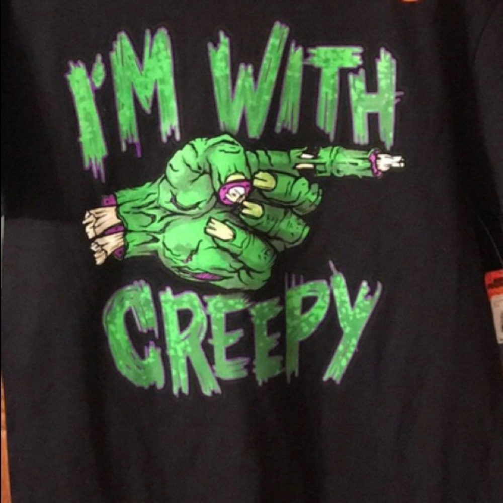 🆕 NEW! “ I’m With Creepy” glow in the dark tee 🆕 size Medium 🆕